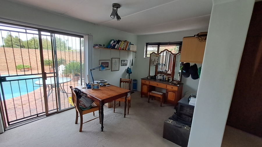 4 Bedroom Property for Sale in Grabouw Western Cape